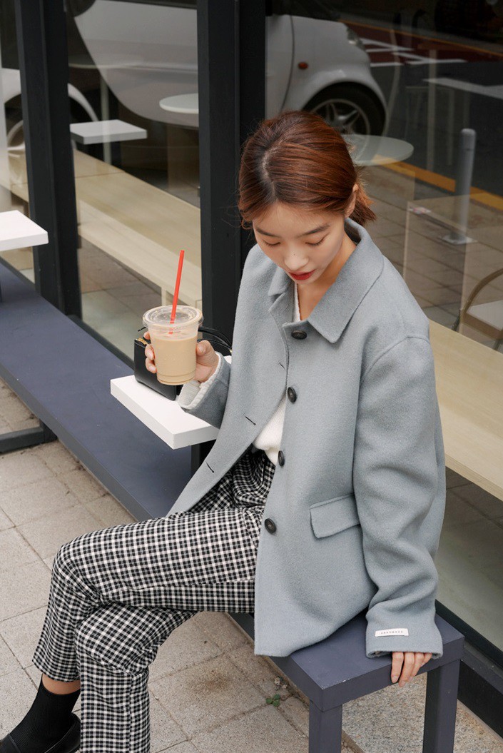 Quần kẻ đẹp và trendy thì ai cũng biết nhưng diện sao cho tôn dáng, ưng mắt thì các nàng sẽ cần 3 tips sau - Ảnh 1. Quần kẻ đẹp và trendy thì ai cũng biết nhưng diện sao cho tôn dáng, ưng mắt thì các nàng sẽ cần 3 tips sau - Ảnh 1.