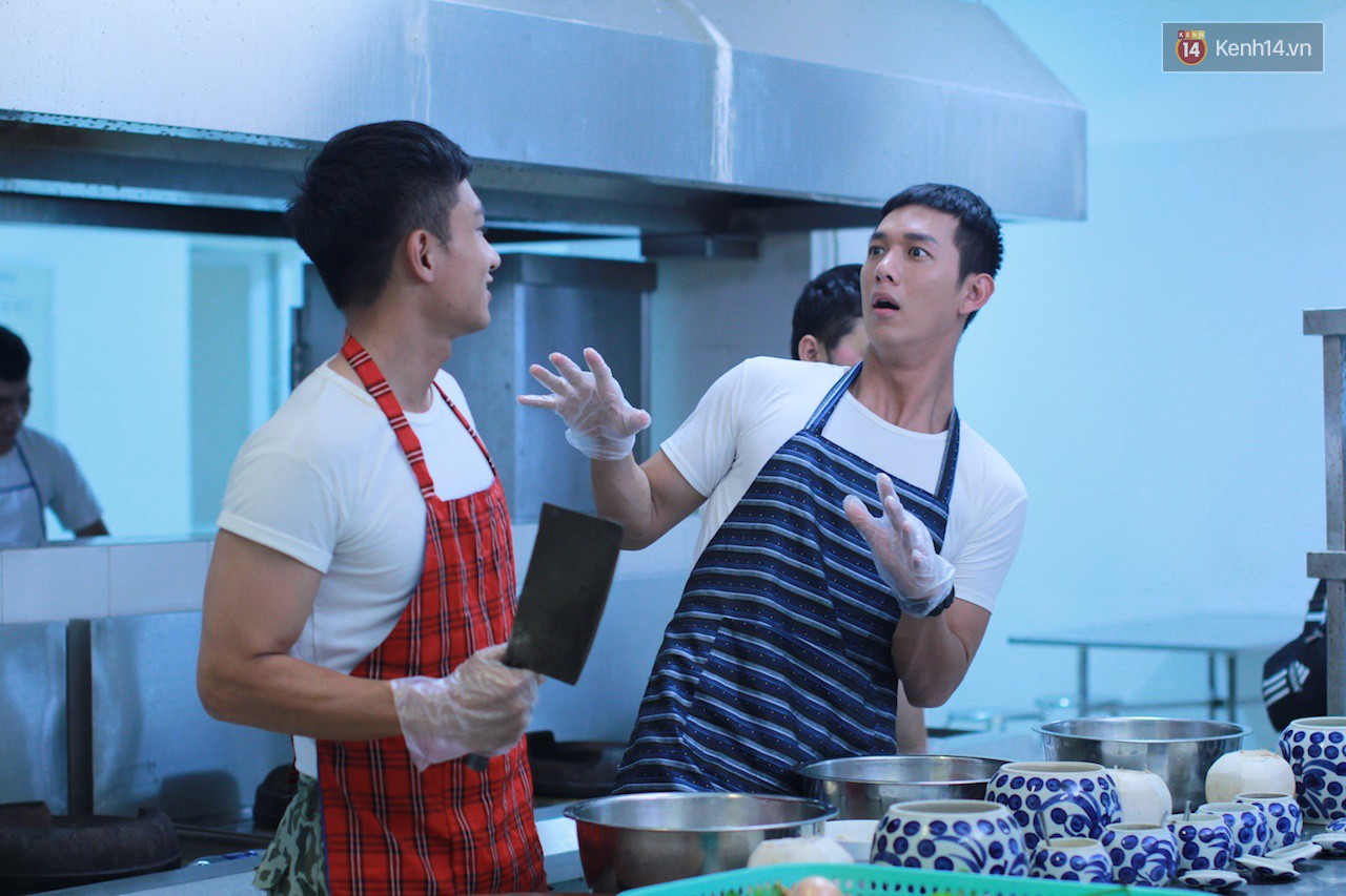Song Luân - Hữu Vi quay phim hay... hẹn hò mà nhìn nhau tình tứ hết cỡ ở hậu trường Hậu Duệ Mặt Trời bản Việt thế này? - Ảnh 2. Song Luân - Hữu Vi quay phim hay... hẹn hò mà nhìn nhau tình tứ hết cỡ ở hậu trường Hậu Duệ Mặt Trời bản Việt thế này? - Ảnh 2.