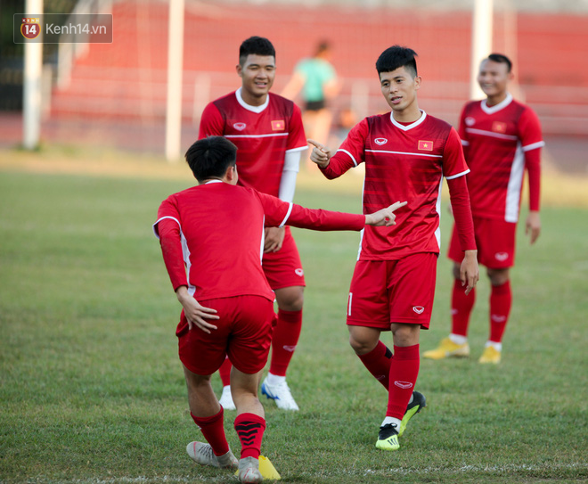 AFF CUP 2018: Trọng "ỉn" trút giận lên Văn Toàn trong buổi tập đá ma - Ảnh 4.