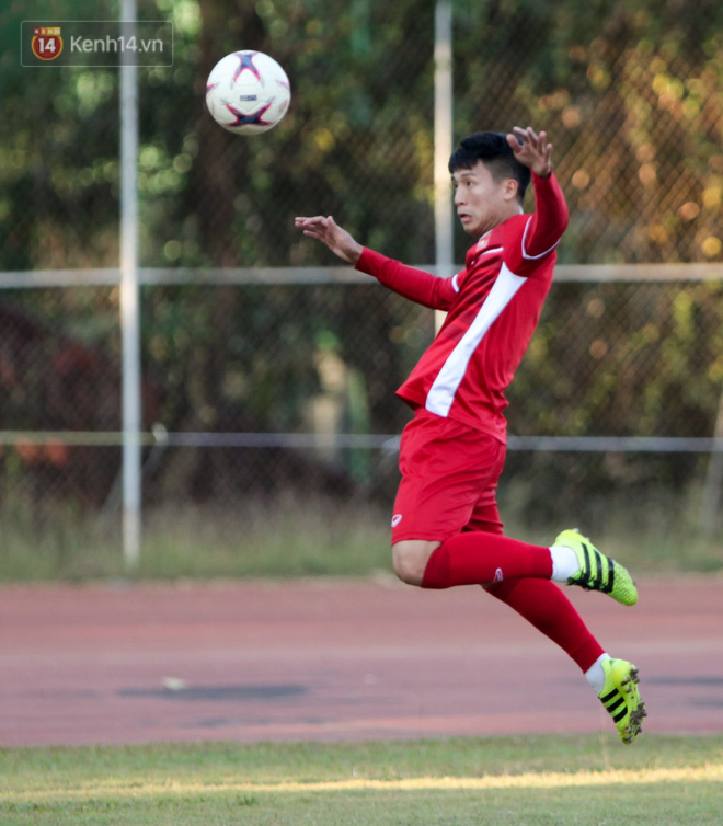 Trước thềm AFF Cup: Tuyển Việt Nam nhờ bảo vệ, dùng loa mời CĐV rời sân để tập kín chiều 6/11 - Ảnh 10.