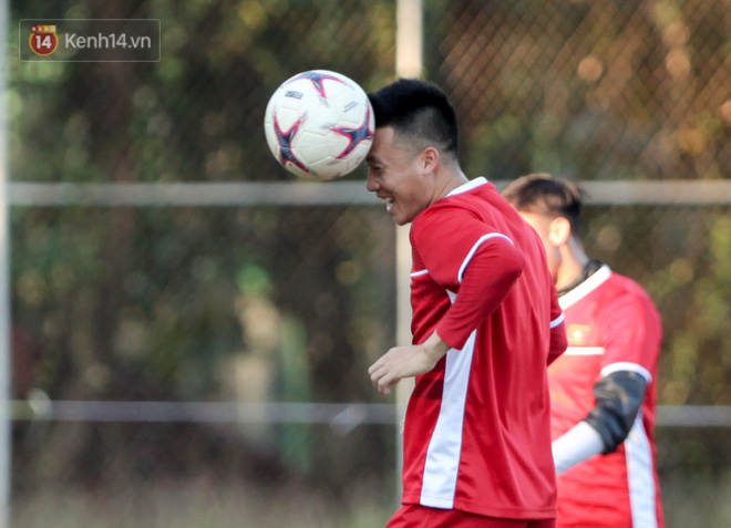 Trước thềm AFF Cup: Tuyển Việt Nam nhờ bảo vệ, dùng loa mời CĐV rời sân để tập kín chiều 6/11 - Ảnh 11.