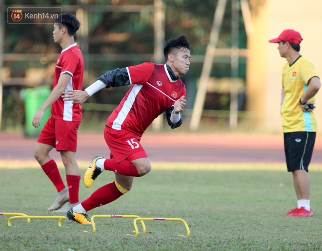 Trước thềm AFF Cup: Tuyển Việt Nam nhờ bảo vệ, dùng loa mời CĐV rời sân để tập kín chiều 6/11 - Ảnh 14.