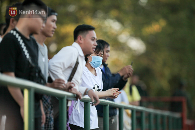 Trước thềm AFF Cup: Tuyển Việt Nam nhờ bảo vệ, dùng loa mời CĐV rời sân để tập kín chiều 6/11 - Ảnh 3.