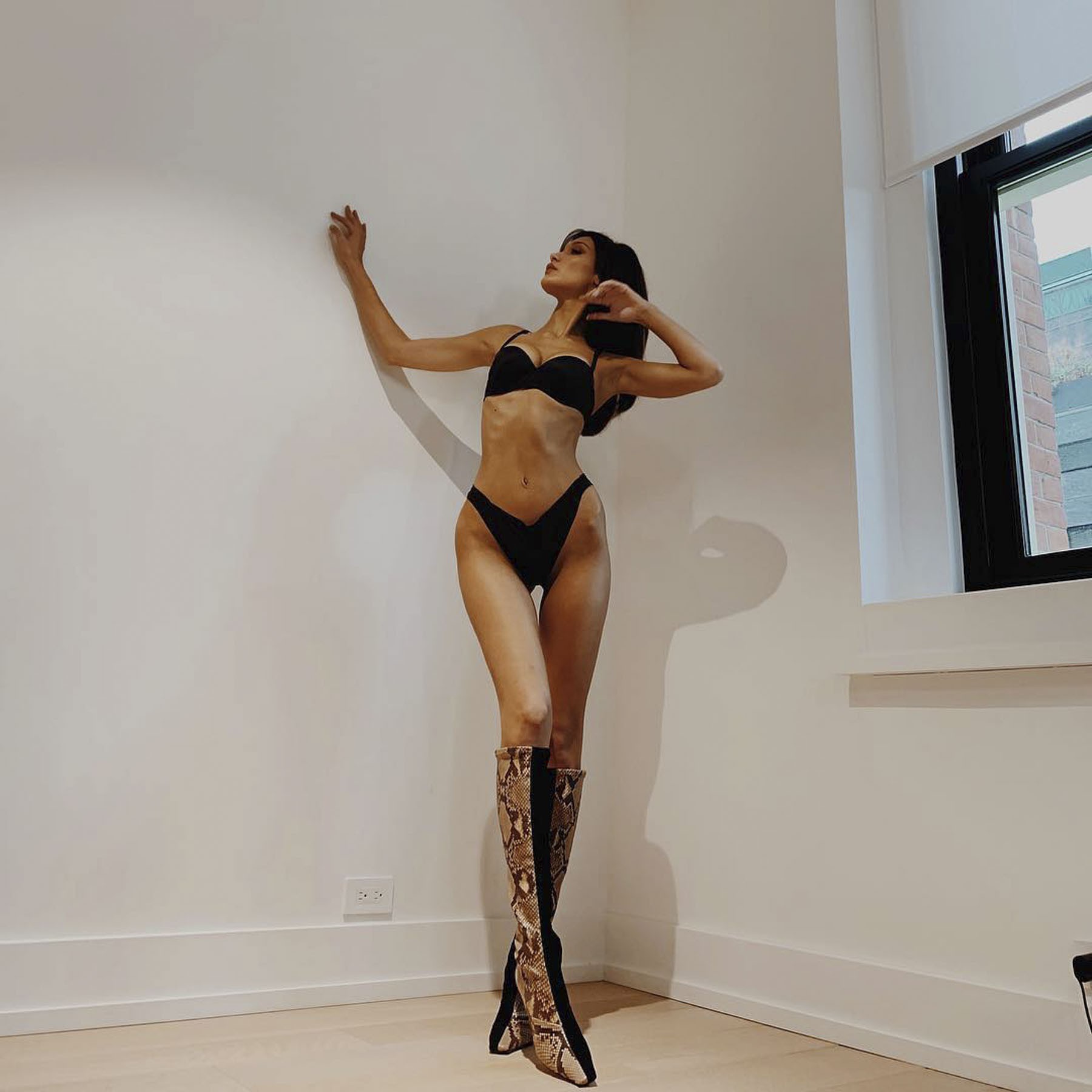 Bị chê vì khoe đủ 24 chiếc xương sườn khi thử đồ cho Victorias Secret, Bella Hadid đã đáp trả thế này đây - Ảnh 1. Bị chê vì khoe đủ 24 chiếc xương sườn khi thử đồ cho Victorias Secret, Bella Hadid đã đáp trả thế này đây - Ảnh 1.