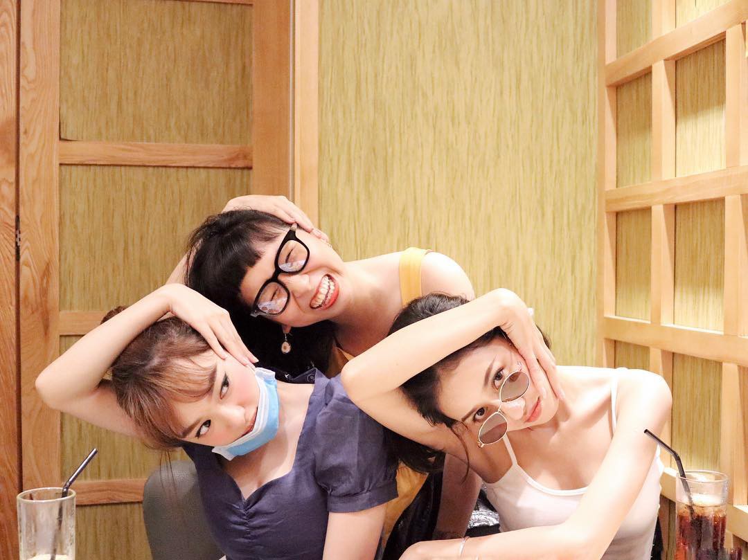 Tưởng là một bầu trời đối lập mà Kaity Nguyễn và Trang Hý lại chơi thân với nhau ghê - Ảnh 6. Tưởng là một bầu trời đối lập mà Kaity Nguyễn và Trang Hý lại chơi thân với nhau ghê - Ảnh 6.