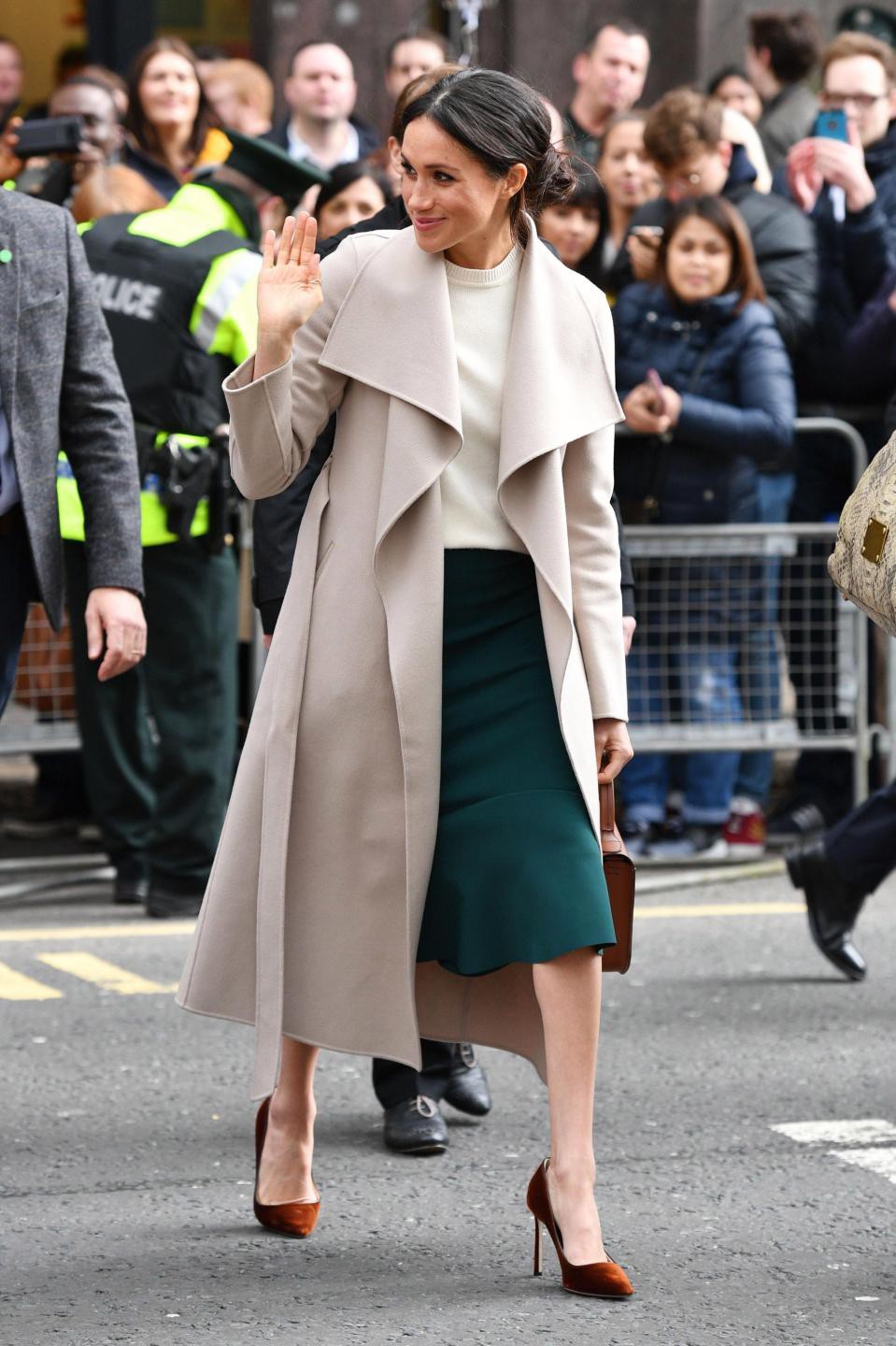 Rất chăm ủng hộ các NTK Anh nhưng Công nương Meghan lại lạnh nhạt với váy vóc của bà Becks vì lý do ít ai ngờ này - Ảnh 2. Rất chăm ủng hộ các NTK Anh nhưng Công nương Meghan lại lạnh nhạt với váy vóc của bà Becks vì lý do ít ai ngờ này - Ảnh 2.
