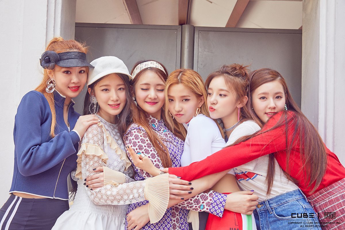 10 MV debut có lượt xem khủng nhất Kpop: BlackPink bá chủ, BTS lặn mất tăm, 2 đại diện nam duy nhất là ai? - Ảnh 12. 10 MV debut có lượt xem khủng nhất Kpop: BlackPink bá chủ, BTS lặn mất tăm, 2 đại diện nam duy nhất là ai? - Ảnh 12.
