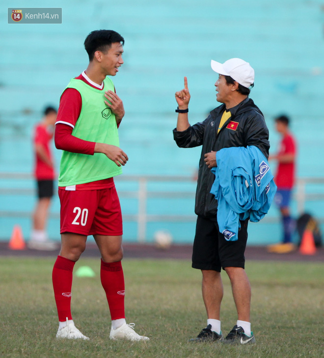 AFF CUP 2018: Trọng "ỉn" trút giận lên Văn Toàn trong buổi tập đá ma - Ảnh 6.