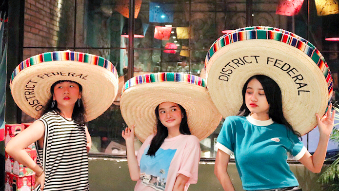 Tưởng là một bầu trời đối lập mà Kaity Nguyễn và Trang Hý lại chơi thân với nhau ghê - Ảnh 5. Tưởng là một bầu trời đối lập mà Kaity Nguyễn và Trang Hý lại chơi thân với nhau ghê - Ảnh 5.