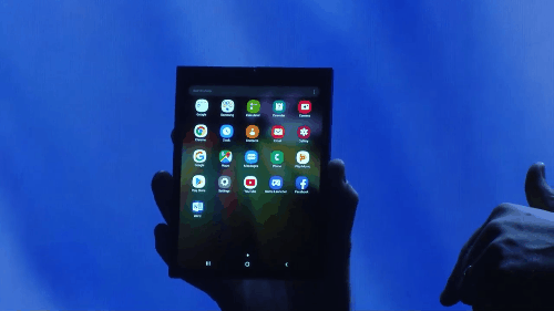 Smartphone màn hình gập của Samsung đỏng đảnh xuất hiện, chỉ khoe tí thôi chứ chưa có hàng chuẩn đâu - Ảnh 2.