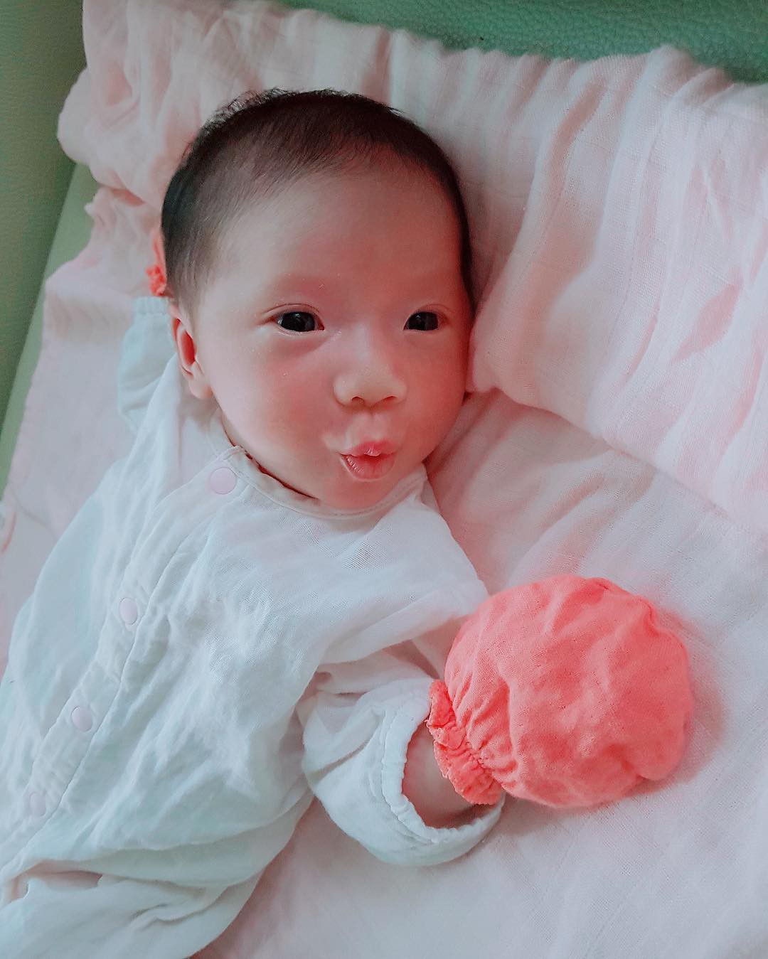 Ngắm loạt nhóc tỳ đang hot nhất MXH: Nếu không quá đáng yêu thì cũng là meme đậm chất giải trí - Ảnh 8. Ngắm loạt nhóc tỳ đang hot nhất MXH: Nếu không quá đáng yêu thì cũng là meme đậm chất giải trí - Ảnh 8.