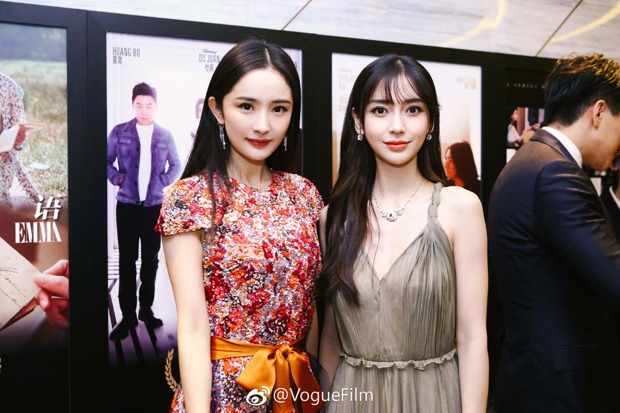 Dương Mịch - Angela Baby chung 1 khung hình: người ngực lép đã sửa váy vẫn lo nơm nớp; người ngực khủng lại mặc nguyên set kín đáo - Ảnh 1. Dương Mịch - Angela Baby chung 1 khung hình: người ngực lép đã sửa váy vẫn lo nơm nớp; người ngực khủng lại mặc nguyên set kín đáo - Ảnh 1.