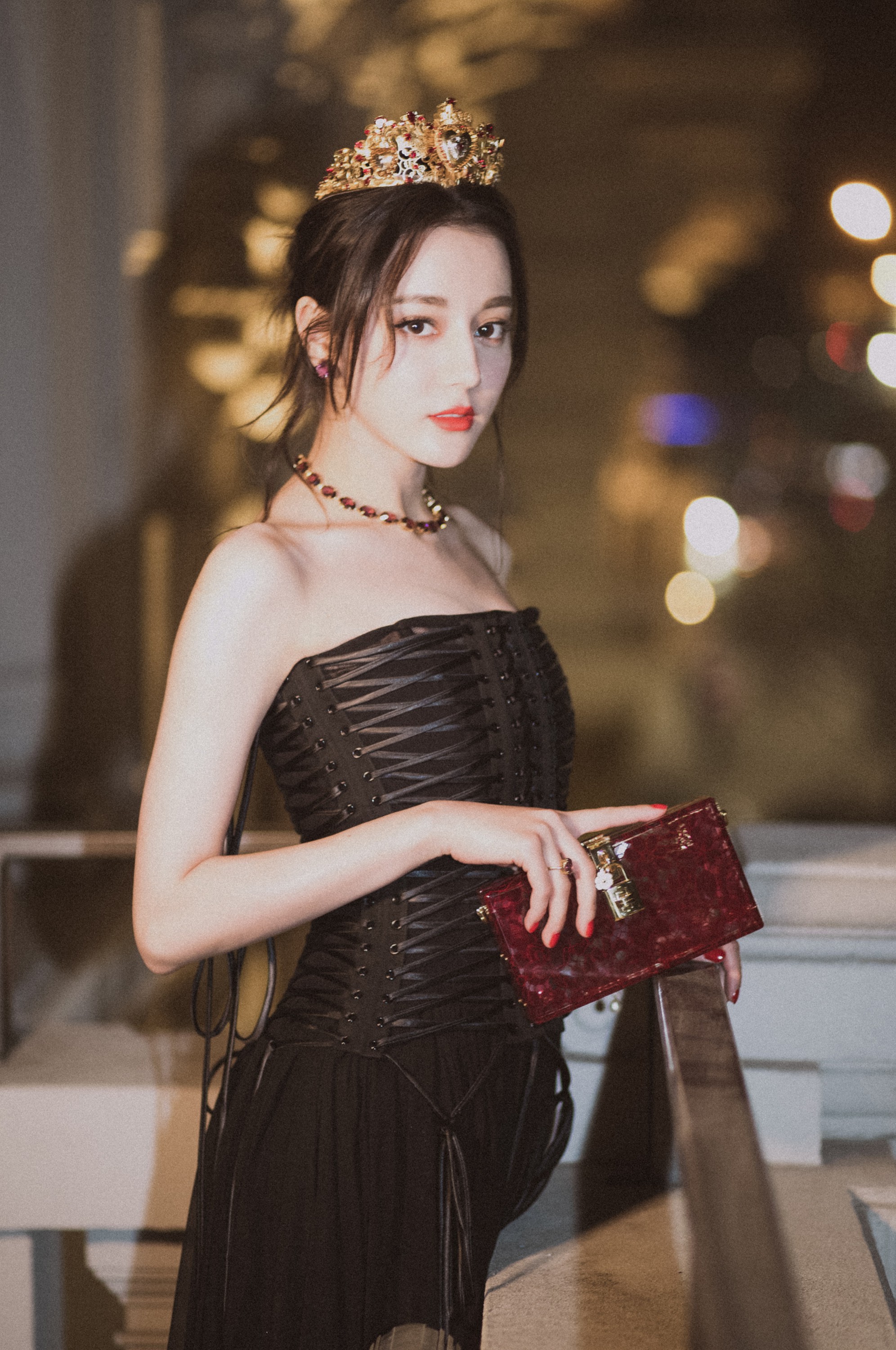 Địch Lệ Nhiệt Ba làm Host Produce 101 Trung Quốc, netizen lại lôi chuyện giành Thị hậu ra đá xoáy - Ảnh 2. Địch Lệ Nhiệt Ba làm Host Produce 101 Trung Quốc, netizen lại lôi chuyện giành Thị hậu ra đá xoáy - Ảnh 2.