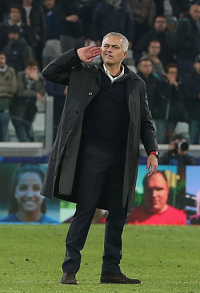 HLV Mourinho khiêu khích CĐV Juventus vì lí do gì? - Ảnh 1.