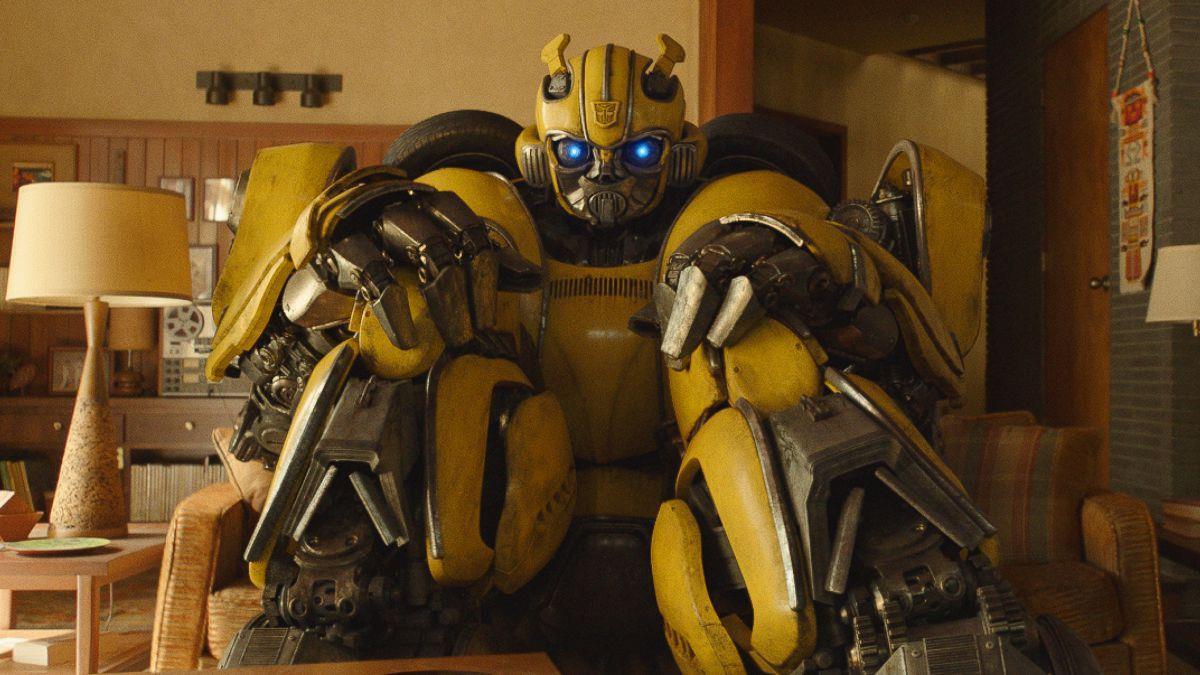 6 lý do bạn nên ra rạp để xem phim riêng của chú robot ong vàng Bumblebee - Ảnh 4. 6 lý do bạn nên ra rạp để xem phim riêng của chú robot ong vàng Bumblebee - Ảnh 4.