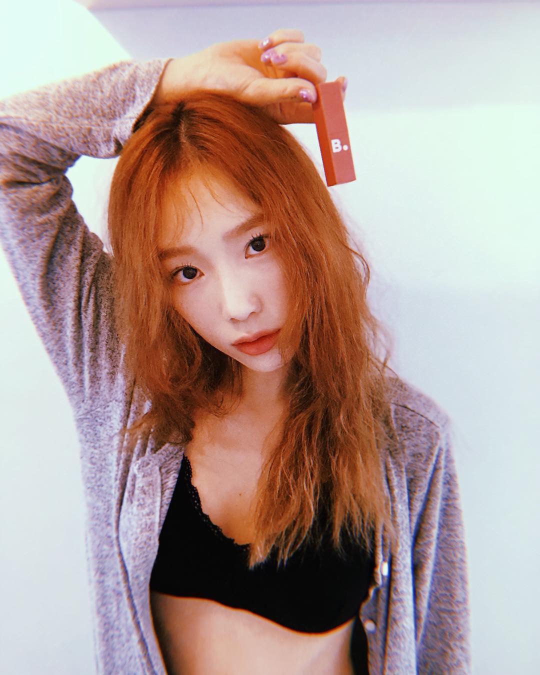 Dân tình tá hỏa vì Taeyeon ngây thơ ngày nào giờ phanh áo khoe nội y táo bạo trên Instagram - Ảnh 2. Dân tình tá hỏa vì Taeyeon ngây thơ ngày nào giờ phanh áo khoe nội y táo bạo trên Instagram - Ảnh 2.