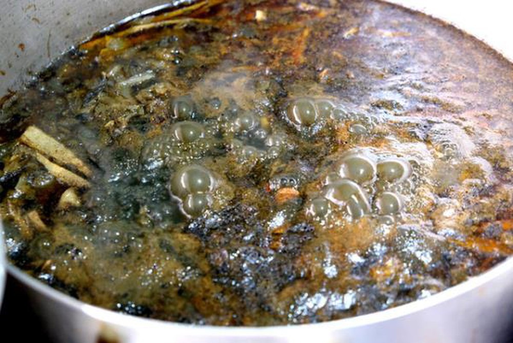 Người Pleiku có món bún cua thối: vừa bịt mũi vừa ăn mà vẫn cứ hấp dẫn - Ảnh 3. Người Pleiku có món bún cua thối: vừa bịt mũi vừa ăn mà vẫn cứ hấp dẫn - Ảnh 3.