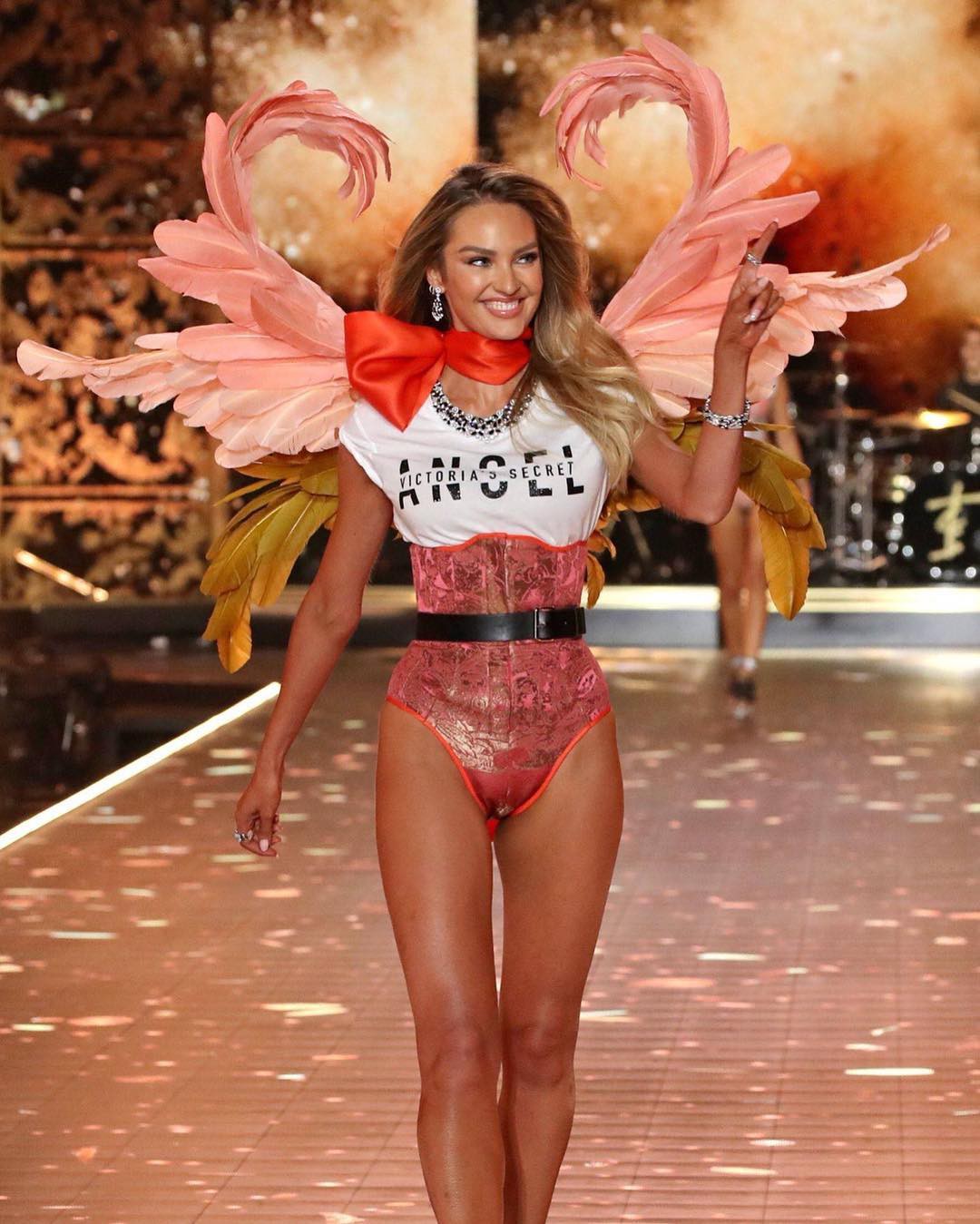 HOT: ChiÃªm ngÆ°á»¡ng nhá»¯ng hÃ¬nh áº£nh mÃ£n nhÃ£n cá»§a Victorias Secret Fashion Show 2018 - áº¢nh 5.