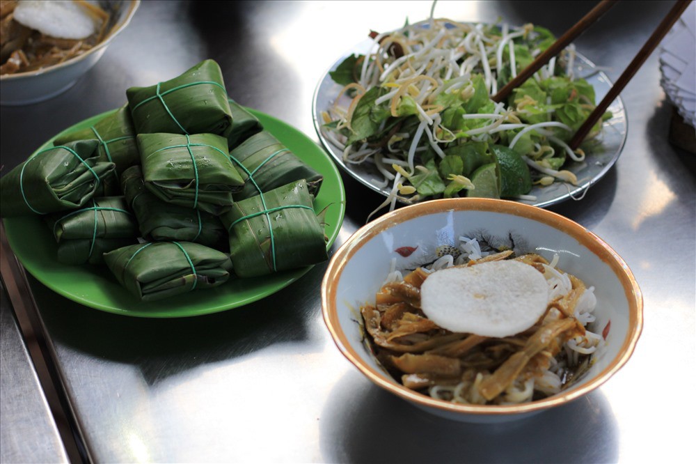 Người Pleiku có món bún cua thối: vừa bịt mũi vừa ăn mà vẫn cứ hấp dẫn - Ảnh 1. Người Pleiku có món bún cua thối: vừa bịt mũi vừa ăn mà vẫn cứ hấp dẫn - Ảnh 1.