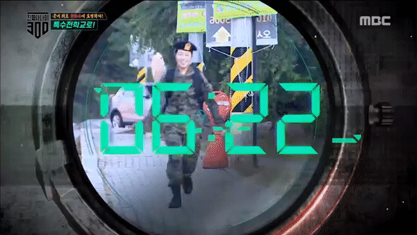 Đi trễ lại c&ograve;n đ&ugrave;a giỡn, nữ Idol xấu nhất lịch sử Kpop bị nhắc nhở ngay ng&agrave;y đầu nhập ngũ - Ảnh 1.