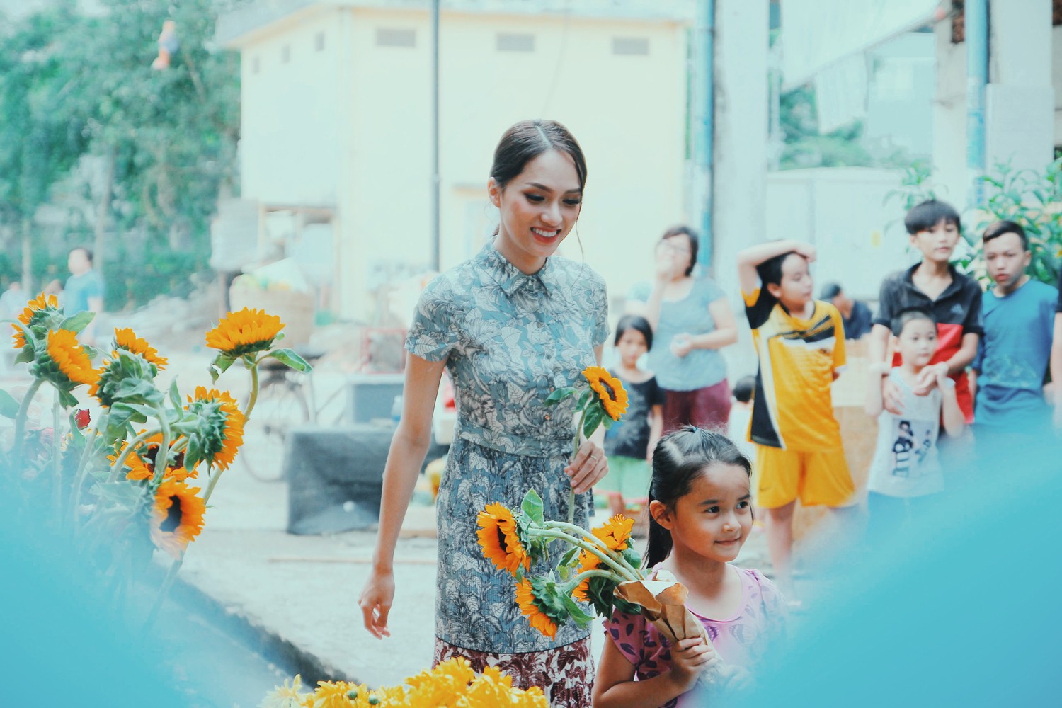 Lâu lắm rồi Vpop mới có sản phẩm âm nhạc quy tụ dàn sao bự như: Mr.Đàm, Noo Phước Thịnh, Hương Giang... thế này! - Ảnh 4. Lâu lắm rồi Vpop mới có sản phẩm âm nhạc quy tụ dàn sao bự như: Mr.Đàm, Noo Phước Thịnh, Hương Giang... thế này! - Ảnh 4.