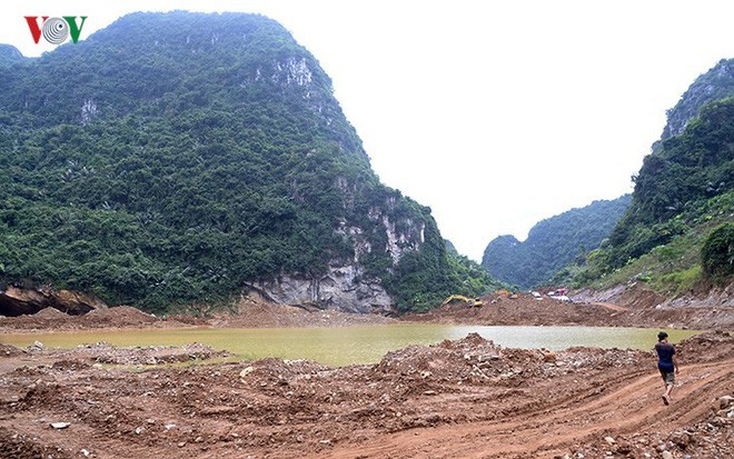 Sập mỏ vàng ở Hòa Bình: Hình ảnh cứu hộ ngày thứ 5 liên tiếp - Ảnh 1.