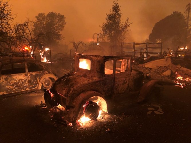 Cháy rừng “như tận thế” ở California (Mỹ) làm hàng nghìn người sơ tán - Ảnh 11. Cháy rừng “như tận thế” ở California (Mỹ) làm hàng nghìn người sơ tán - Ảnh 11.