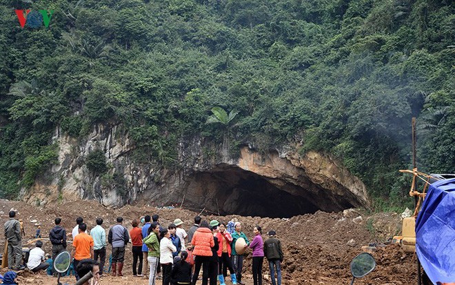 Sập mỏ vàng ở Hòa Bình: Hình ảnh cứu hộ ngày thứ 5 liên tiếp - Ảnh 14.