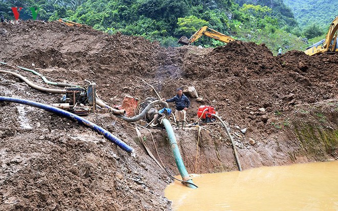 Sập mỏ vàng ở Hòa Bình: Hình ảnh cứu hộ ngày thứ 5 liên tiếp - Ảnh 8.