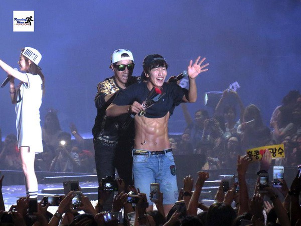 Hiếm lắm mới được chiêm ngưỡng Lee Kwang Soo vô tình lộ cơ bụng và ngực sexy như tượng tạc - Ảnh 5.