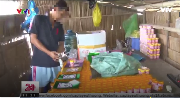 Clip: L&ograve; sản xuất kem trắng da, kem k&iacute;ch trắng si&ecirc;u tốc ở chuồng g&agrave; khiến nhiều người b&agrave;ng ho&agrave;ng - Ảnh 2.