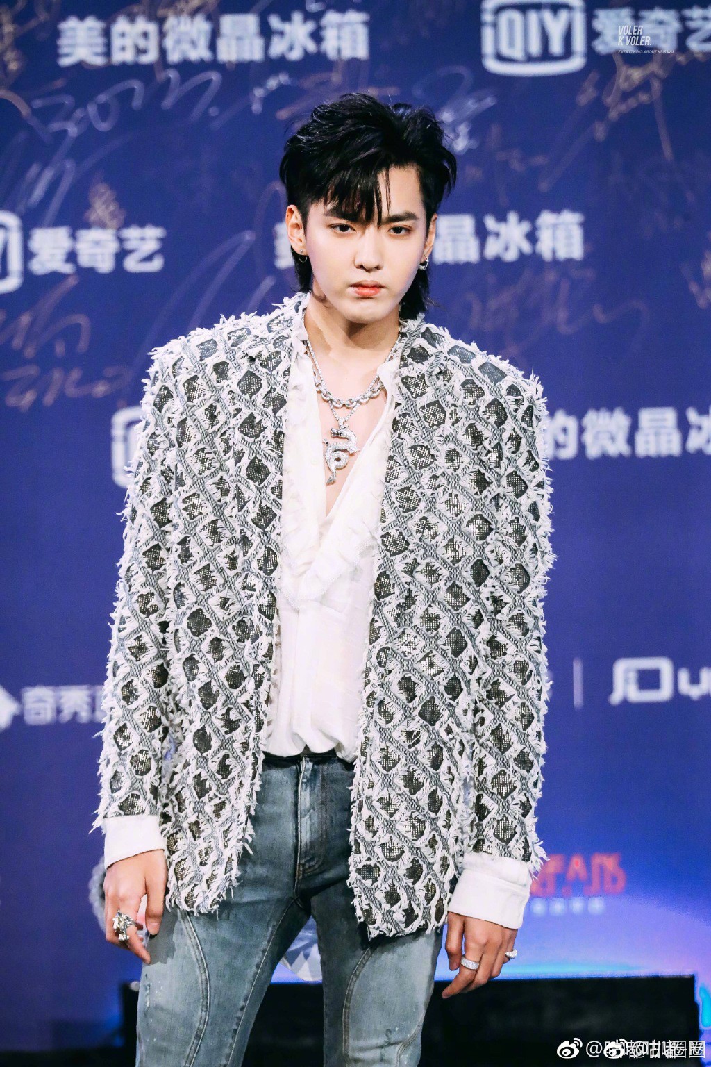Thảm đỏ iQiYi: Hoàng hậu Tần Lam chặt chém thảm đỏ, Mỹ nhân 4000 năm cùng Quan Hiểu Đồng hoá tiên nữ - Ảnh 1. Thảm đỏ iQiYi: Hoàng hậu Tần Lam chặt chém thảm đỏ, Mỹ nhân 4000 năm cùng Quan Hiểu Đồng hoá tiên nữ - Ảnh 1.
