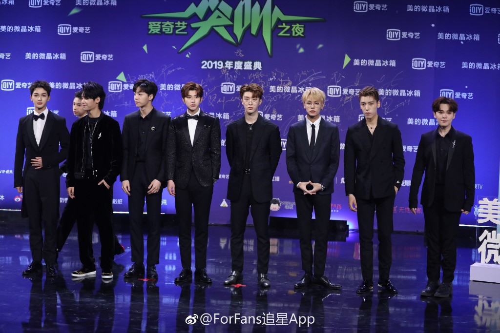 Thảm đỏ iQiYi: Hoàng hậu Tần Lam chặt chém thảm đỏ, Mỹ nhân 4000 năm cùng Quan Hiểu Đồng hoá tiên nữ - Ảnh 32. Thảm đỏ iQiYi: Hoàng hậu Tần Lam chặt chém thảm đỏ, Mỹ nhân 4000 năm cùng Quan Hiểu Đồng hoá tiên nữ - Ảnh 32.