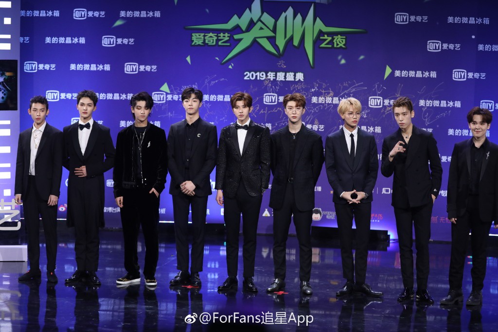 Thảm đỏ iQiYi: Hoàng hậu Tần Lam chặt chém thảm đỏ, Mỹ nhân 4000 năm cùng Quan Hiểu Đồng hoá tiên nữ - Ảnh 33. Thảm đỏ iQiYi: Hoàng hậu Tần Lam chặt chém thảm đỏ, Mỹ nhân 4000 năm cùng Quan Hiểu Đồng hoá tiên nữ - Ảnh 33.