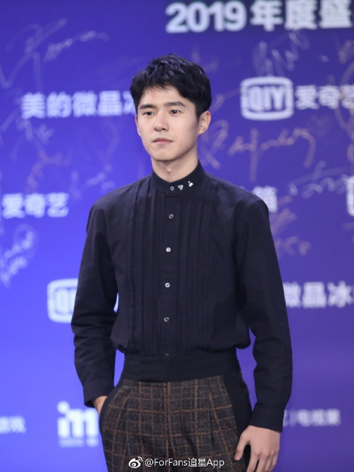 Thảm đỏ iQiYi: Hoàng hậu Tần Lam chặt chém thảm đỏ, Mỹ nhân 4000 năm cùng Quan Hiểu Đồng hoá tiên nữ - Ảnh 42. Thảm đỏ iQiYi: Hoàng hậu Tần Lam chặt chém thảm đỏ, Mỹ nhân 4000 năm cùng Quan Hiểu Đồng hoá tiên nữ - Ảnh 42.