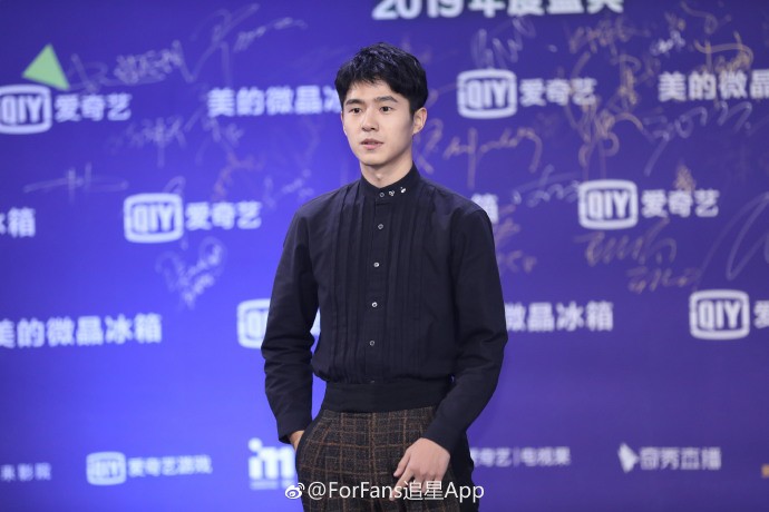 Thảm đỏ iQiYi: Hoàng hậu Tần Lam chặt chém thảm đỏ, Mỹ nhân 4000 năm cùng Quan Hiểu Đồng hoá tiên nữ - Ảnh 43. Thảm đỏ iQiYi: Hoàng hậu Tần Lam chặt chém thảm đỏ, Mỹ nhân 4000 năm cùng Quan Hiểu Đồng hoá tiên nữ - Ảnh 43.