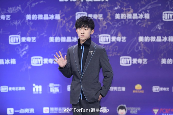 Thảm đỏ iQiYi: Hoàng hậu Tần Lam chặt chém thảm đỏ, Mỹ nhân 4000 năm cùng Quan Hiểu Đồng hoá tiên nữ - Ảnh 45. Thảm đỏ iQiYi: Hoàng hậu Tần Lam chặt chém thảm đỏ, Mỹ nhân 4000 năm cùng Quan Hiểu Đồng hoá tiên nữ - Ảnh 45.