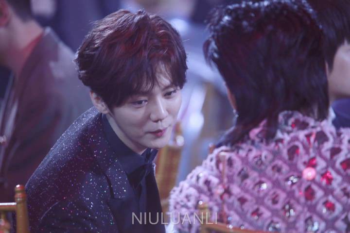 Khoảnh khắc hot: Hai cựu thành viên EXO Ngô Diệc Phàm - Luhan tám rôm rả, ngồi cạnh nhau tại sự kiện iQiYi - Ảnh 9. Khoảnh khắc hot: Hai cựu thành viên EXO Ngô Diệc Phàm - Luhan tám rôm rả, ngồi cạnh nhau tại sự kiện iQiYi - Ảnh 9.