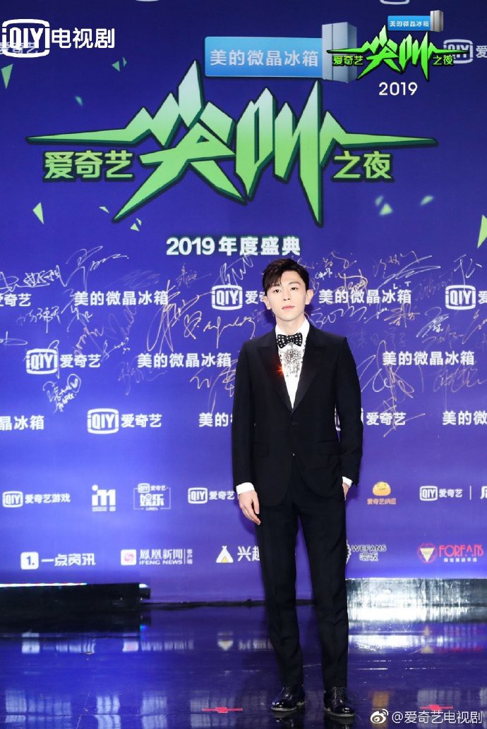 Thảm đỏ iQiYi: Hoàng hậu Tần Lam chặt chém thảm đỏ, Mỹ nhân 4000 năm cùng Quan Hiểu Đồng hoá tiên nữ - Ảnh 23. Thảm đỏ iQiYi: Hoàng hậu Tần Lam chặt chém thảm đỏ, Mỹ nhân 4000 năm cùng Quan Hiểu Đồng hoá tiên nữ - Ảnh 23.