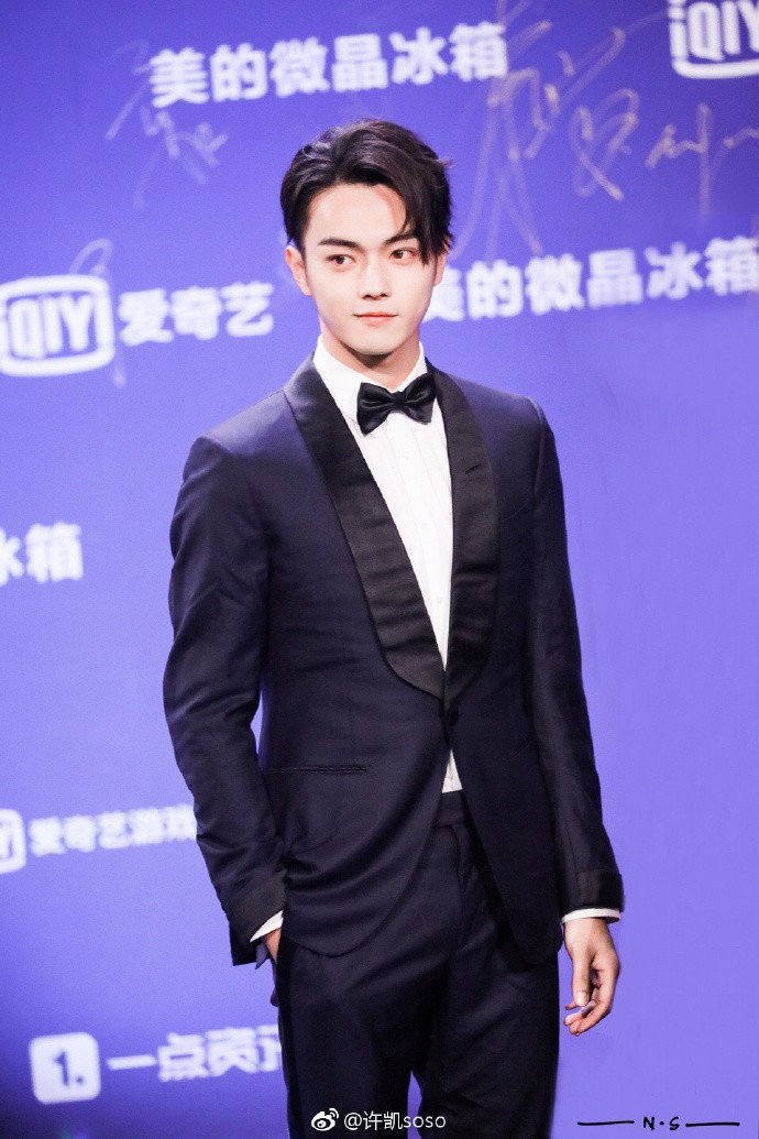 Thảm đỏ iQiYi: Hoàng hậu Tần Lam chặt chém thảm đỏ, Mỹ nhân 4000 năm cùng Quan Hiểu Đồng hoá tiên nữ - Ảnh 15. Thảm đỏ iQiYi: Hoàng hậu Tần Lam chặt chém thảm đỏ, Mỹ nhân 4000 năm cùng Quan Hiểu Đồng hoá tiên nữ - Ảnh 15.