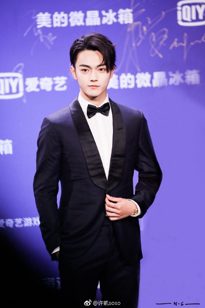 Thảm đỏ iQiYi: Hoàng hậu Tần Lam chặt chém thảm đỏ, Mỹ nhân 4000 năm cùng Quan Hiểu Đồng hoá tiên nữ - Ảnh 16. Thảm đỏ iQiYi: Hoàng hậu Tần Lam chặt chém thảm đỏ, Mỹ nhân 4000 năm cùng Quan Hiểu Đồng hoá tiên nữ - Ảnh 16.