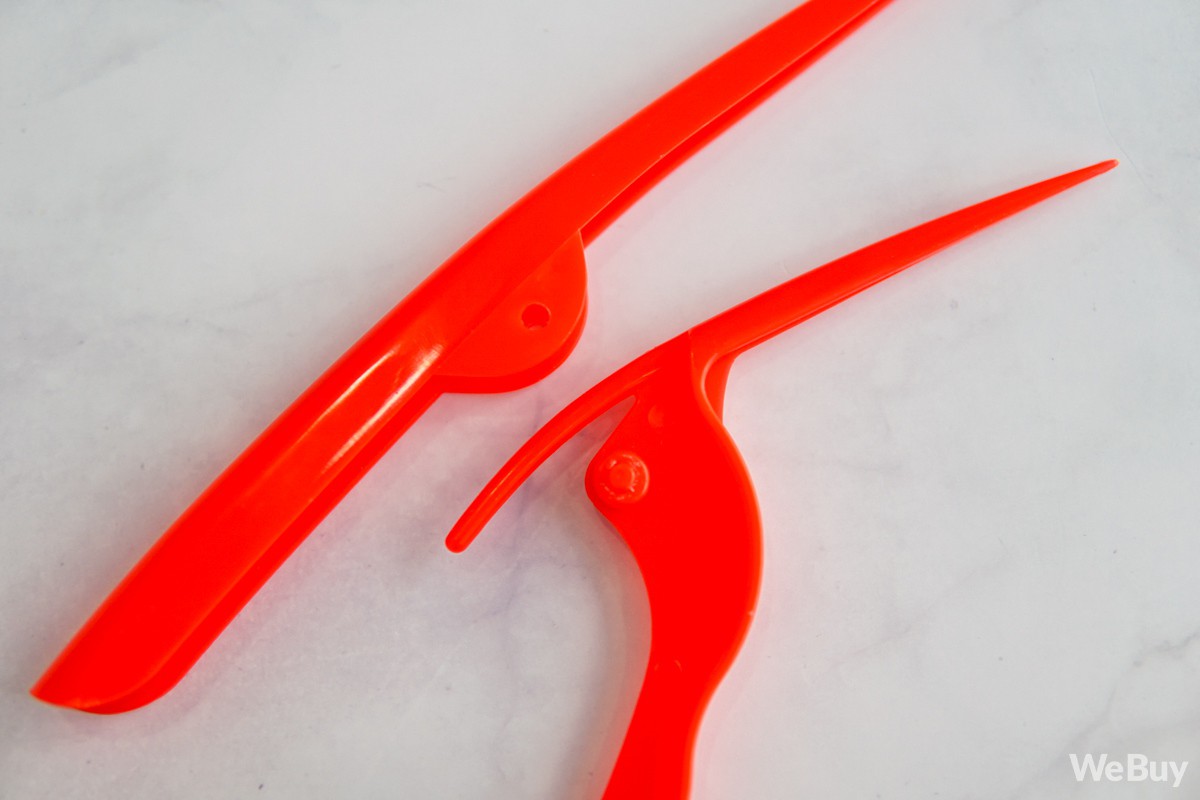 Muốn tiết kiệm thời gian nên mua kìm lột vỏ tôm, gái xinh cay đắng nhận ra đến cuối cùng bàn tay ta lại làm nên tất cả - Ảnh 3.