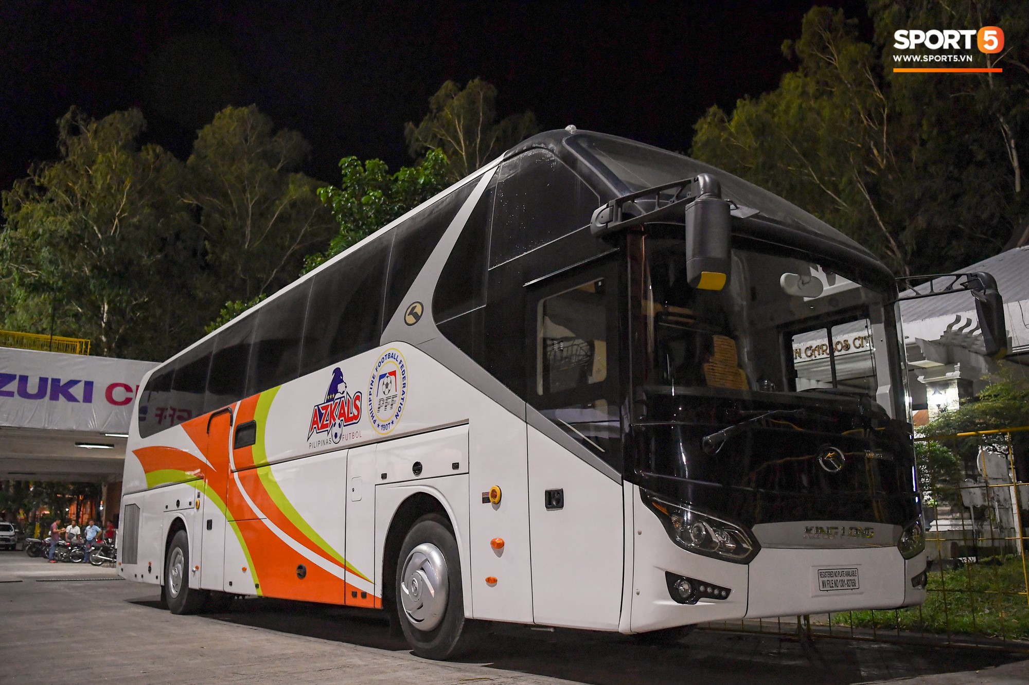Tuyển Philippines dùng xe bus hiện đại như của Barcelona, đến tuyển Việt Nam cũng phải ao ước - Ảnh 1. Tuyển Philippines dùng xe bus hiện đại như của Barcelona, đến tuyển Việt Nam cũng phải ao ước - Ảnh 1.