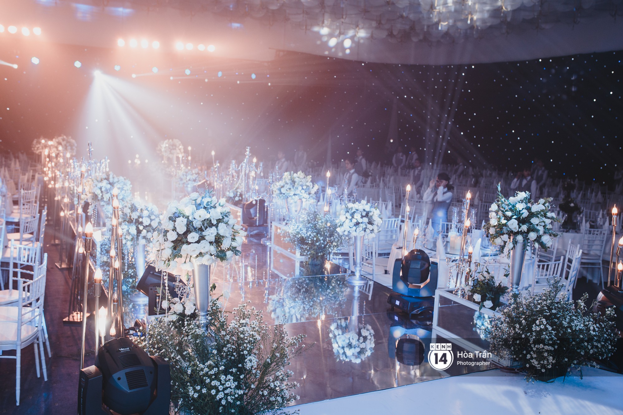 Không gian đám cưới sang trọng, ngập tràn sắc hoa của Ưng Hoàng Phúc và Kim Cương - Ảnh 11.