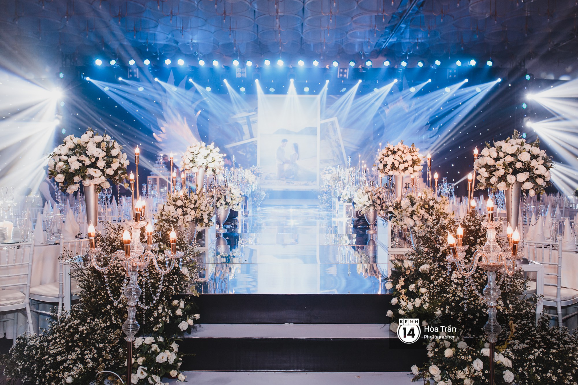 Không gian đám cưới sang trọng, ngập tràn sắc hoa của Ưng Hoàng Phúc và Kim Cương - Ảnh 13.