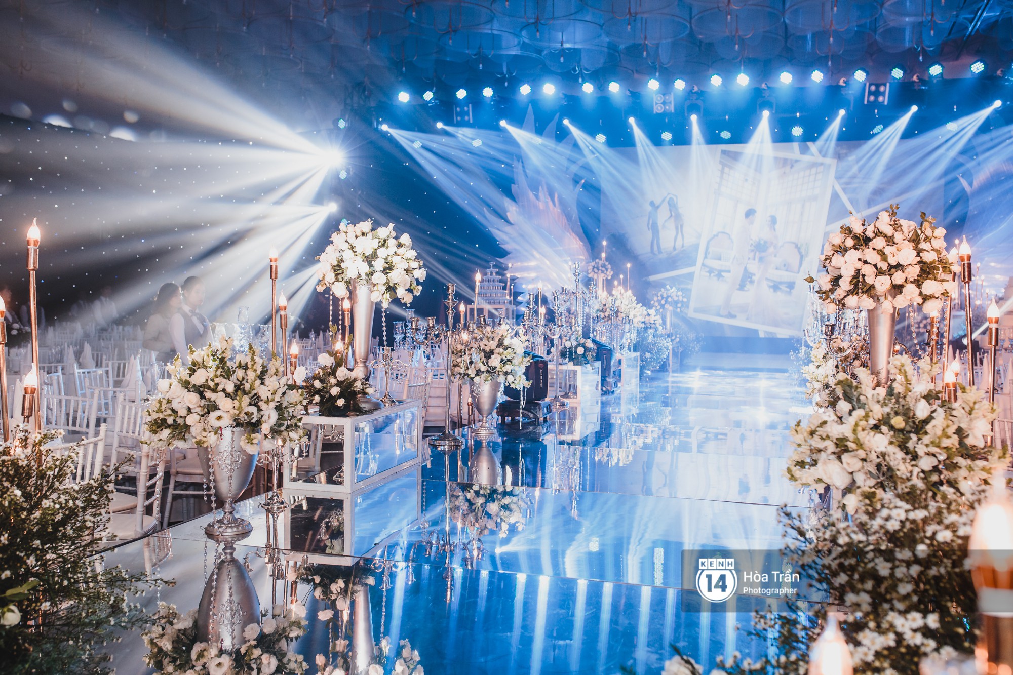 Không gian đám cưới sang trọng, ngập tràn sắc hoa của Ưng Hoàng Phúc và Kim Cương - Ảnh 14.