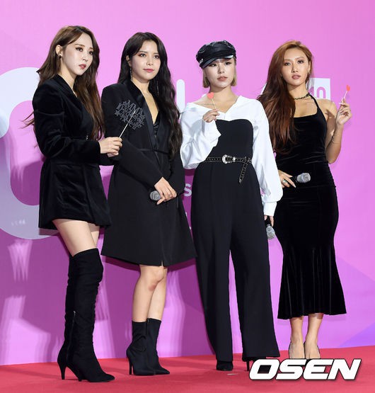 Gần 80 sao Hàn đổ bộ thảm đỏ Melon 2018: BTS khoe đẳng cấp quốc tế, loạt nữ idol gây sốc vì hở hang nhức mắt - Ảnh 28.