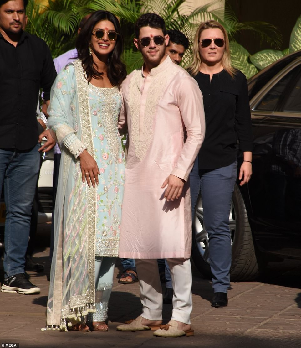 Loạt ảnh về công tác chuẩn bị cho đám cưới thế kỷ rình rang nhất 2018 của Nick Jonas và Hoa hậu Thế giới - Ảnh 12. Loạt ảnh về công tác chuẩn bị cho đám cưới thế kỷ rình rang nhất 2018 của Nick Jonas và Hoa hậu Thế giới - Ảnh 12.