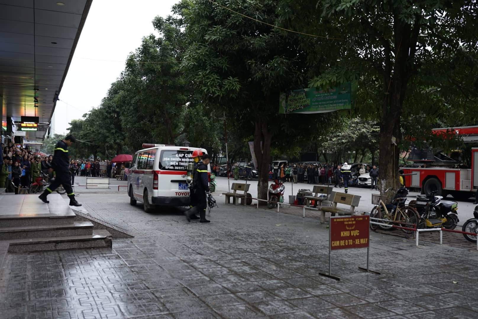 Tìm thấy thi thể nữ giới trong vụ hỏa hoạn tầng 31 chung cư HH Linh Đàm - Ảnh 1. Tìm thấy thi thể nữ giới trong vụ hỏa hoạn tầng 31 chung cư HH Linh Đàm - Ảnh 1.