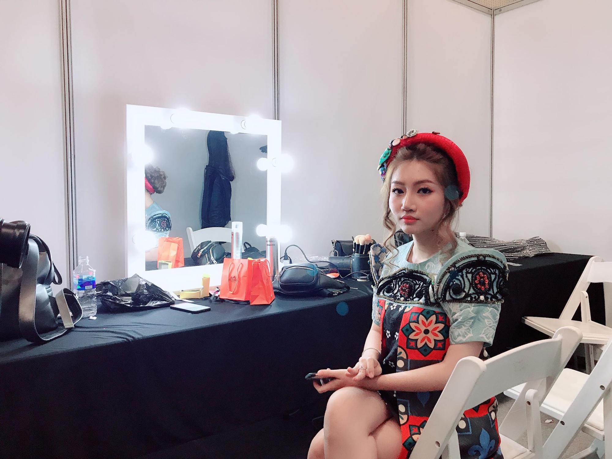 Chủ nhân hit “Người lạ ơi” lên tiếng về cú trượt ngã trên sân khấu lễ trao giải MAMA 2018 - Ảnh 3. Chủ nhân hit “Người lạ ơi” lên tiếng về cú trượt ngã trên sân khấu lễ trao giải MAMA 2018 - Ảnh 3.